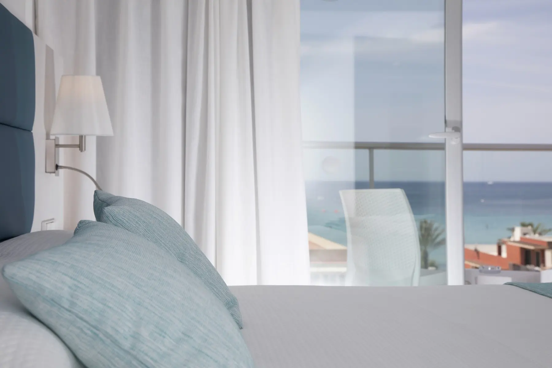 Alua Leo — ALUA LEO