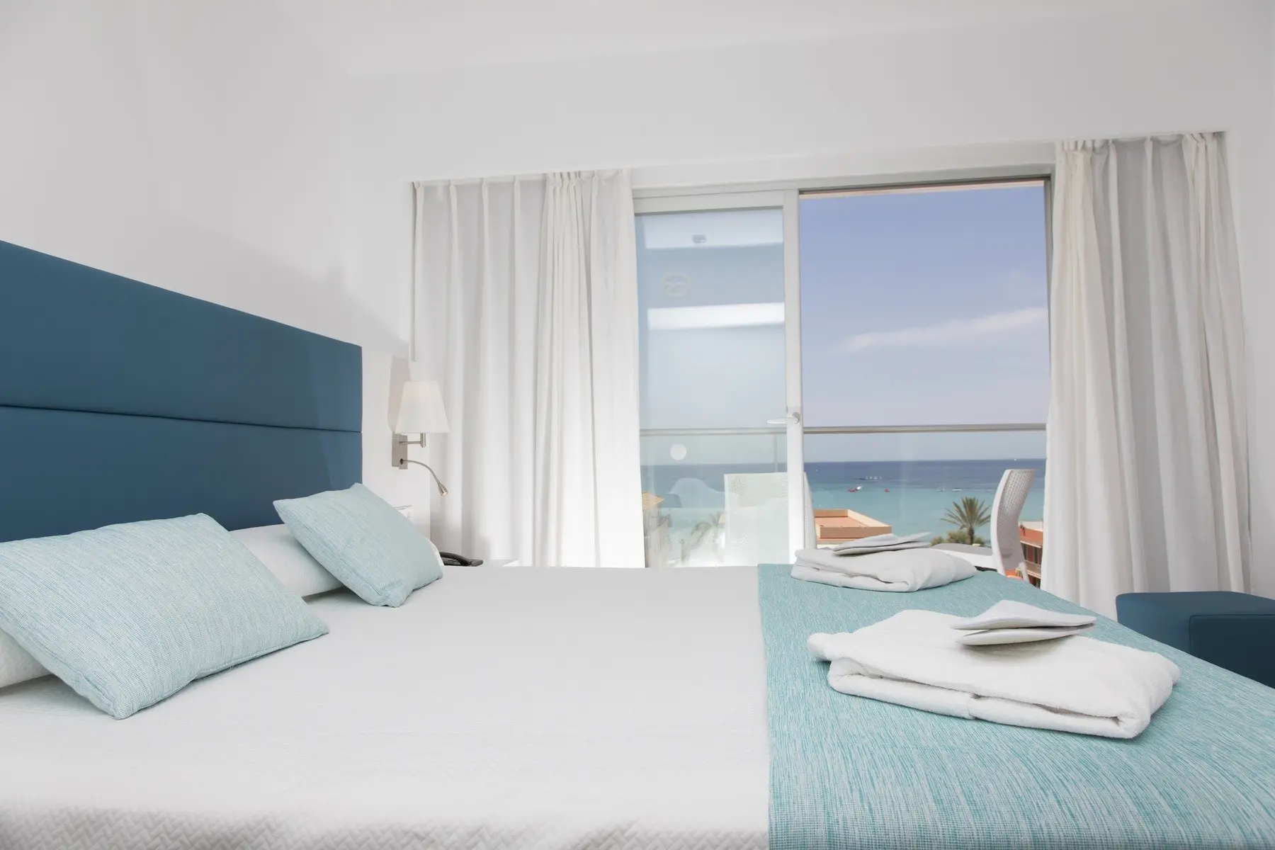 Alua Leo — ALUA LEO