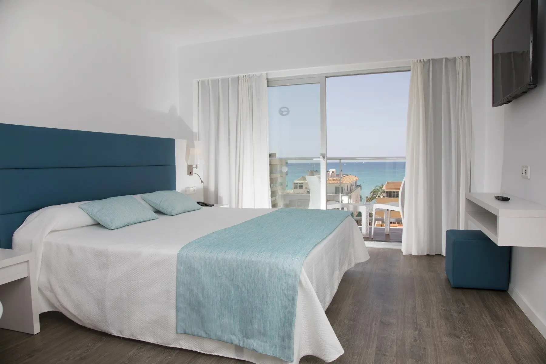 Alua Leo — ALUA LEO