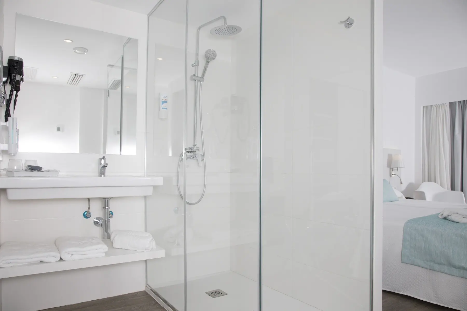 Alua Leo — ALUA LEO