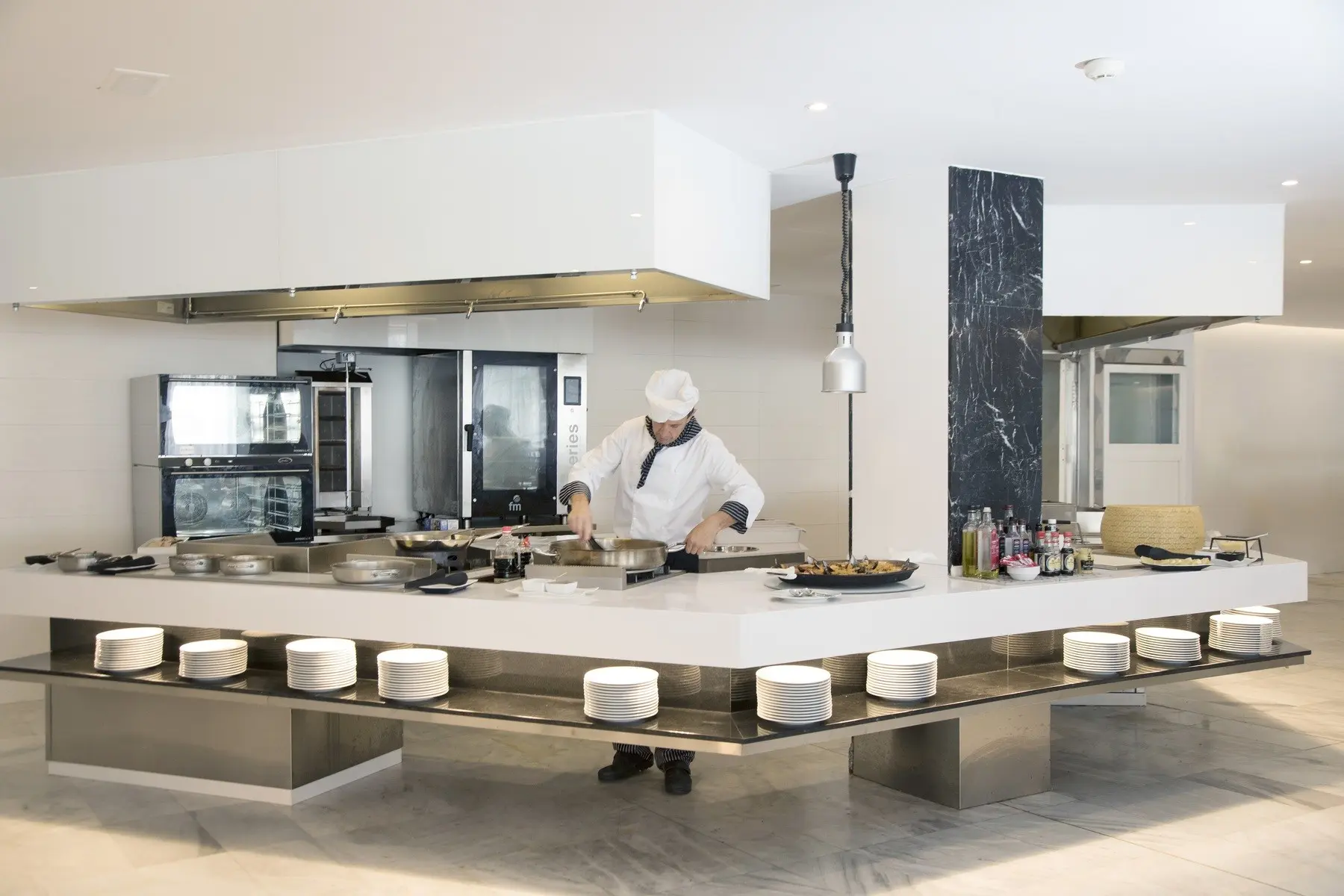 Alua Leo — ALUA LEO