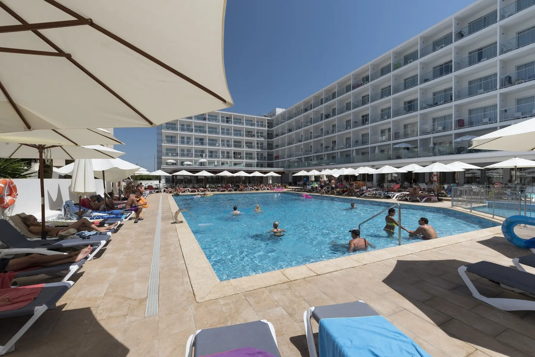 Alua Leo — ALUA LEO