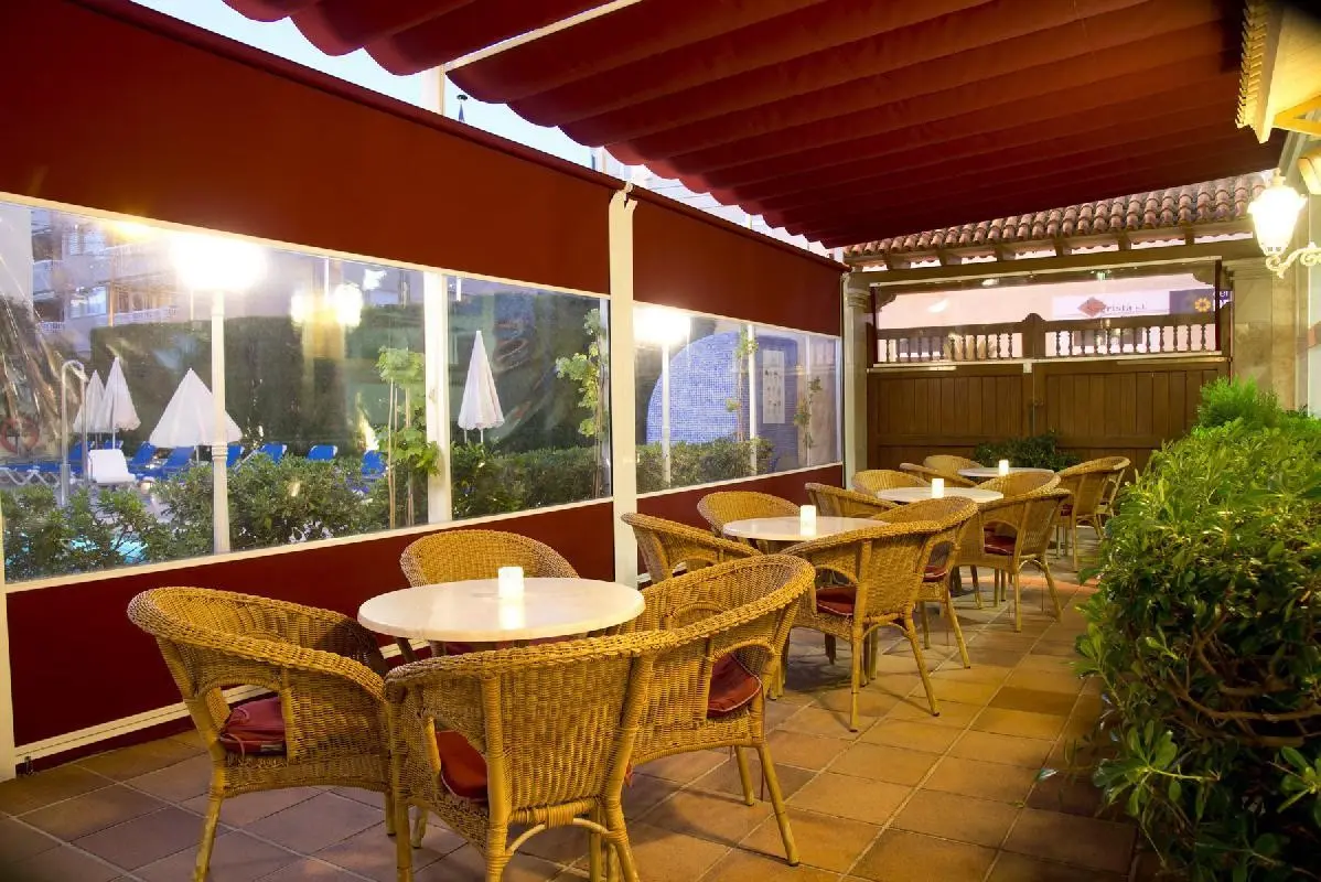 Restauracja i jedzenie w hotelu Amoros