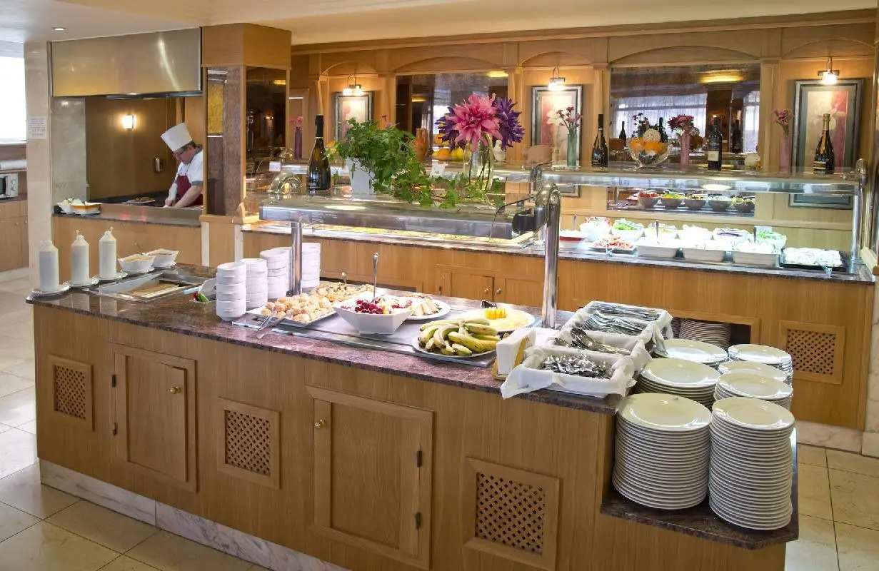 Restauracja i jedzenie w hotelu Amoros