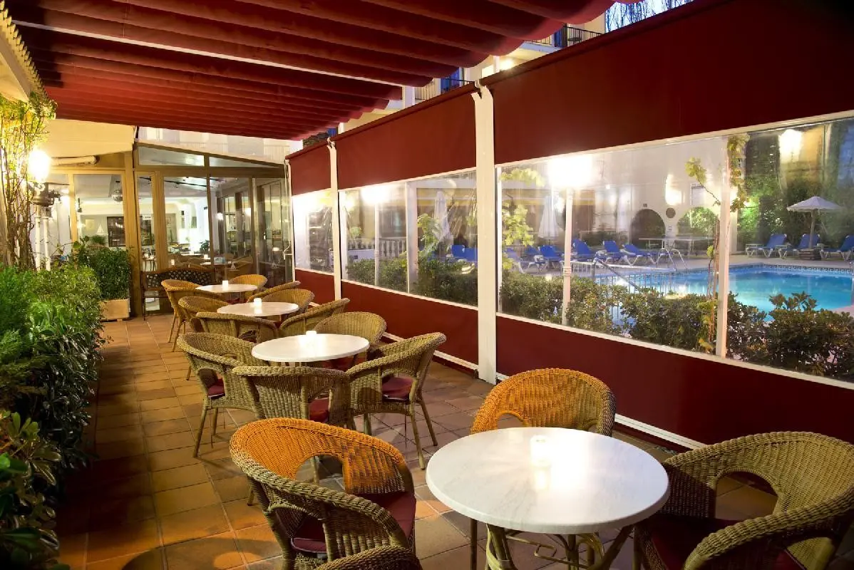 Restauracja i jedzenie w hotelu Amoros