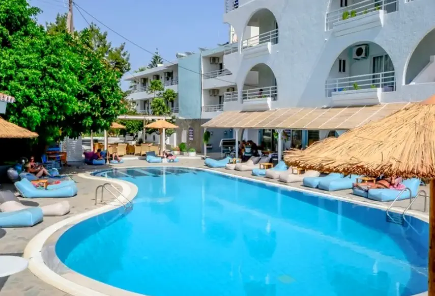 Basen w hotelu Anika Studios
