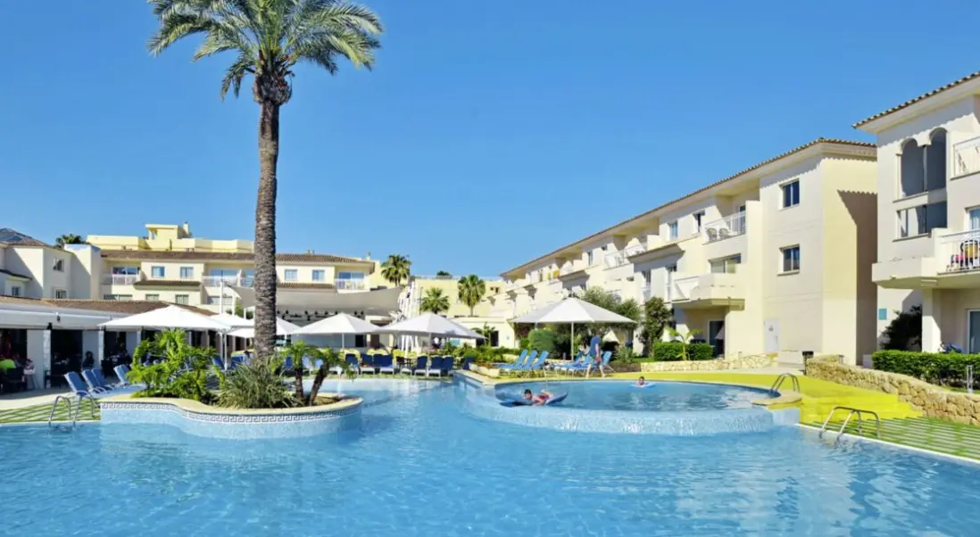 Basen w hotelu Aparthotel Isla de Cabrera