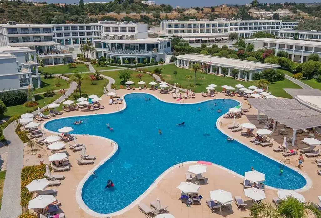 Basen w hotelu Asterias Beach Resort