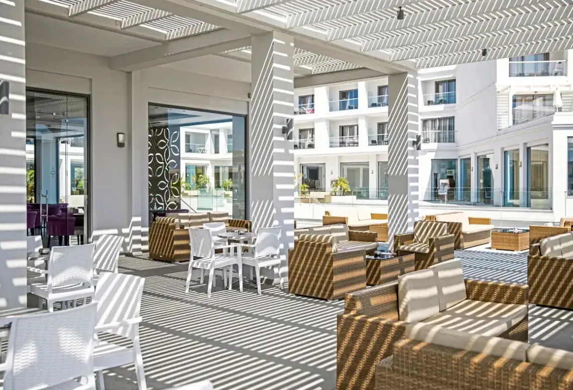 Pokój w hotelu Asterias Beach Resort