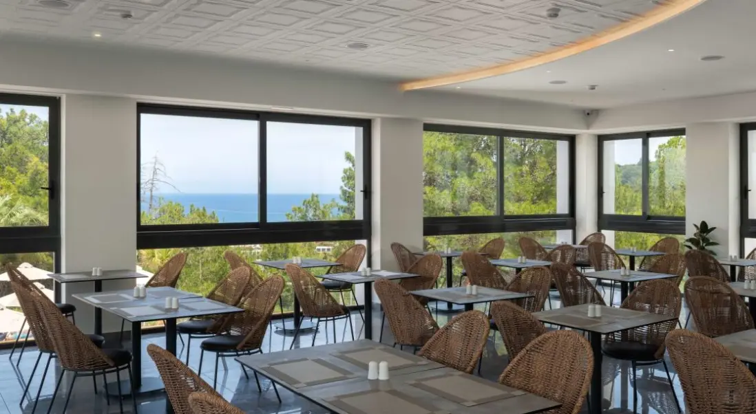 Restauracja i jedzenie w hotelu Atalanti Boutique Hotel