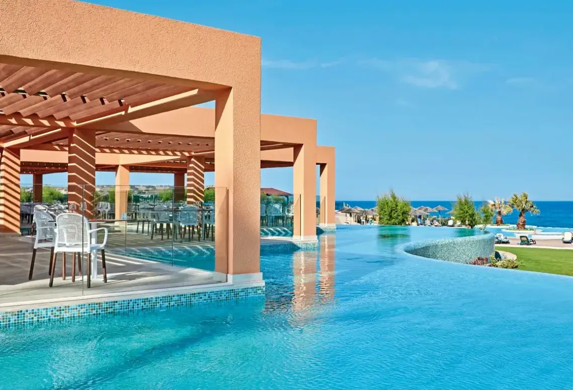 Basen w hotelu Atlantica Aegean Blue