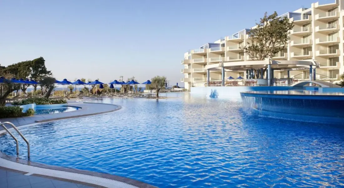 Basen w hotelu Atrium Platinum Luxury Resort & Spa