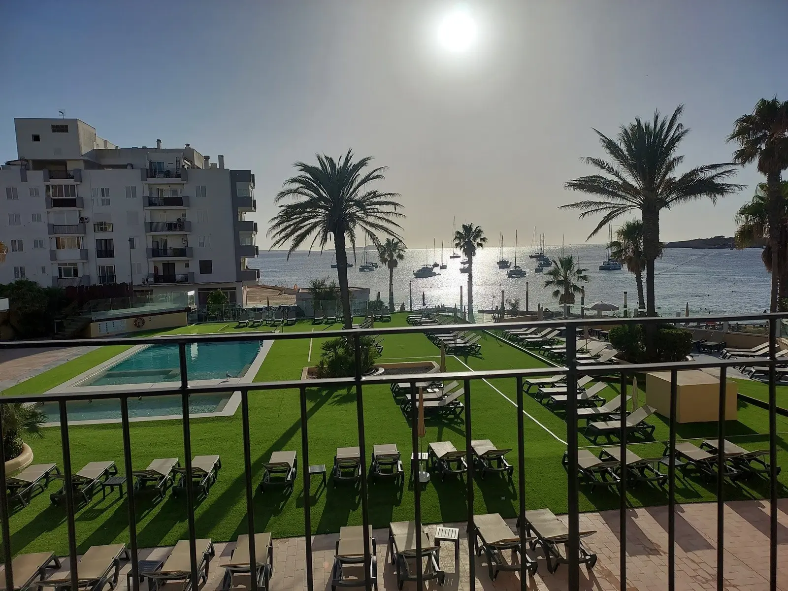 Atrium Prestige — ANTIGON URBAN CHIC