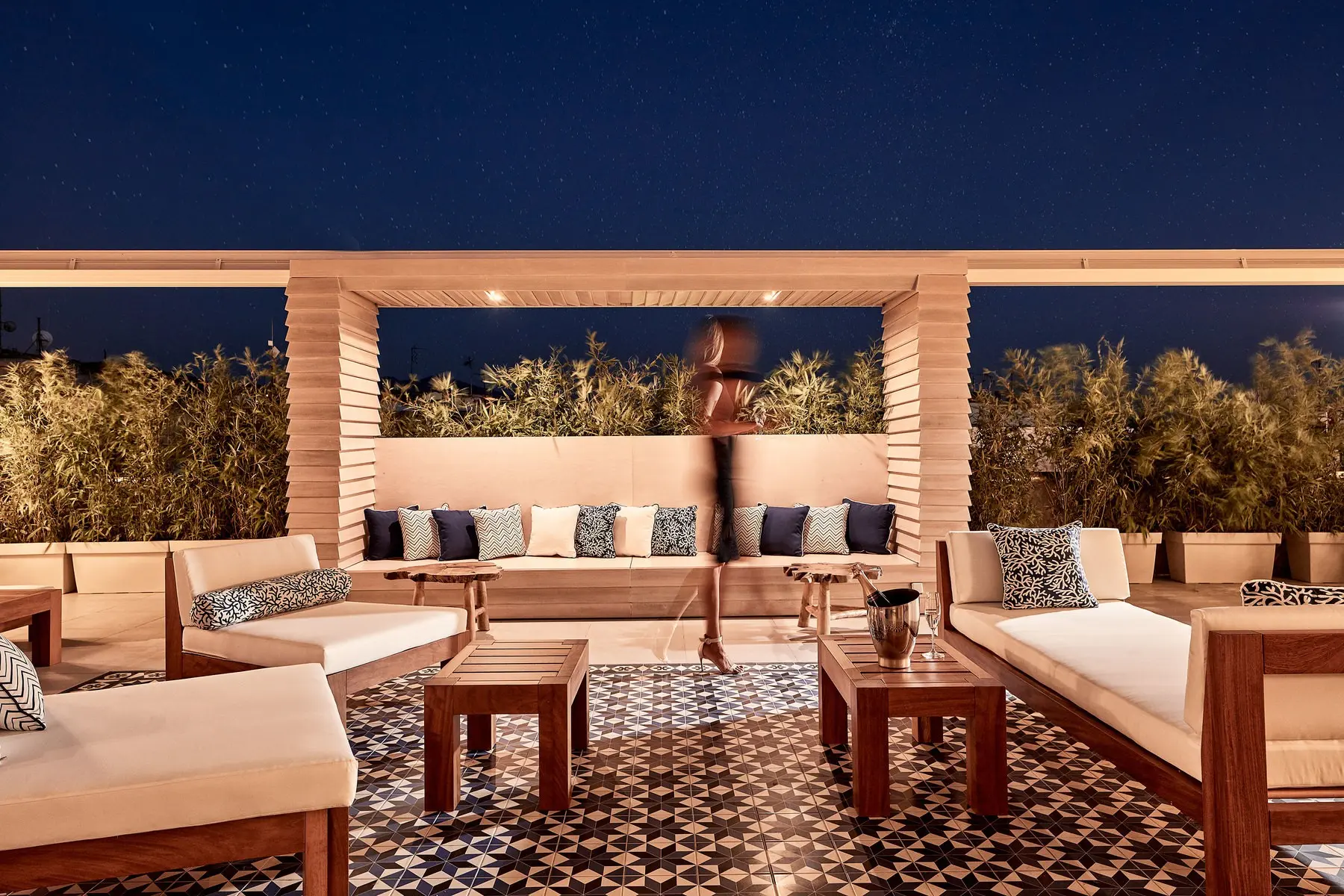 Atrium Prestige — ANTIGON URBAN CHIC