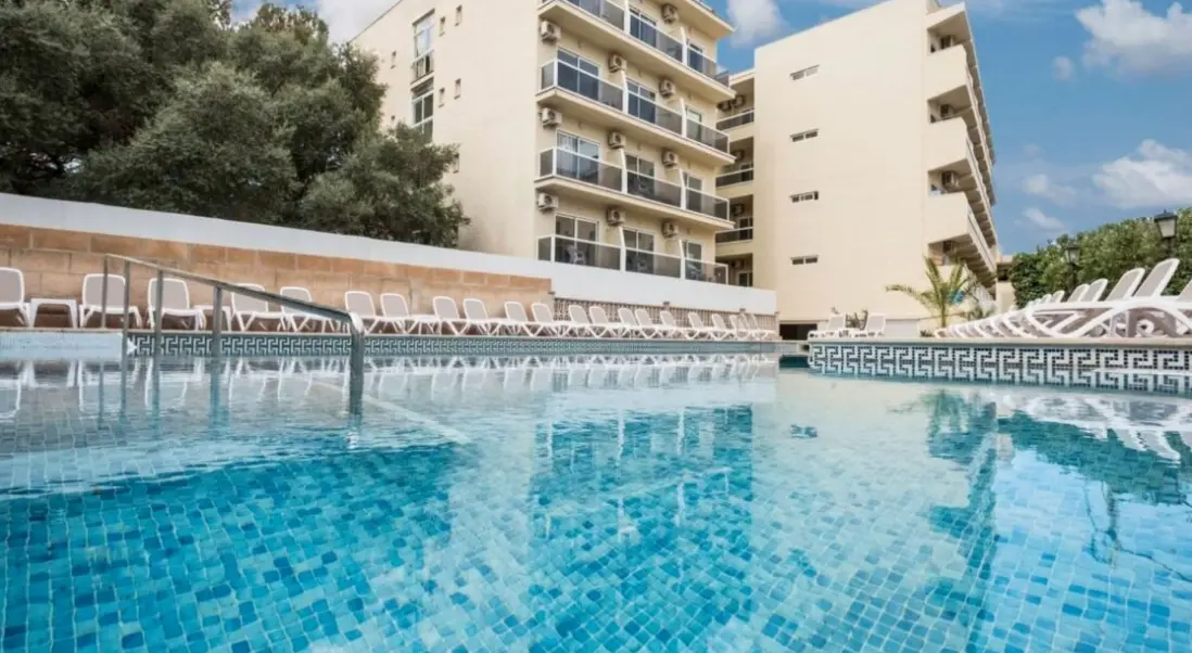 Basen w hotelu Bahamas & Bahamas II Azuline