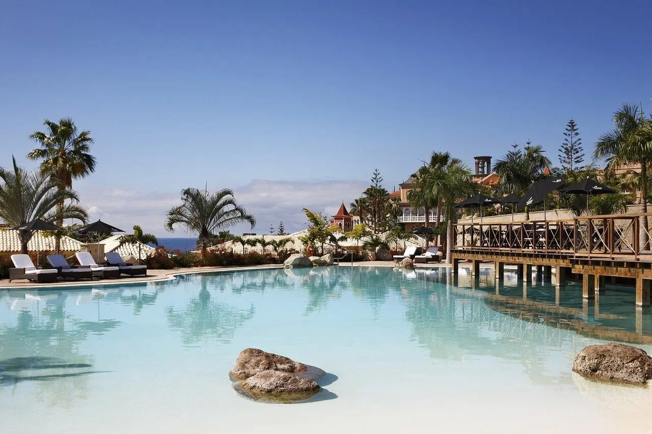Basen w hotelu Bahia del Duque