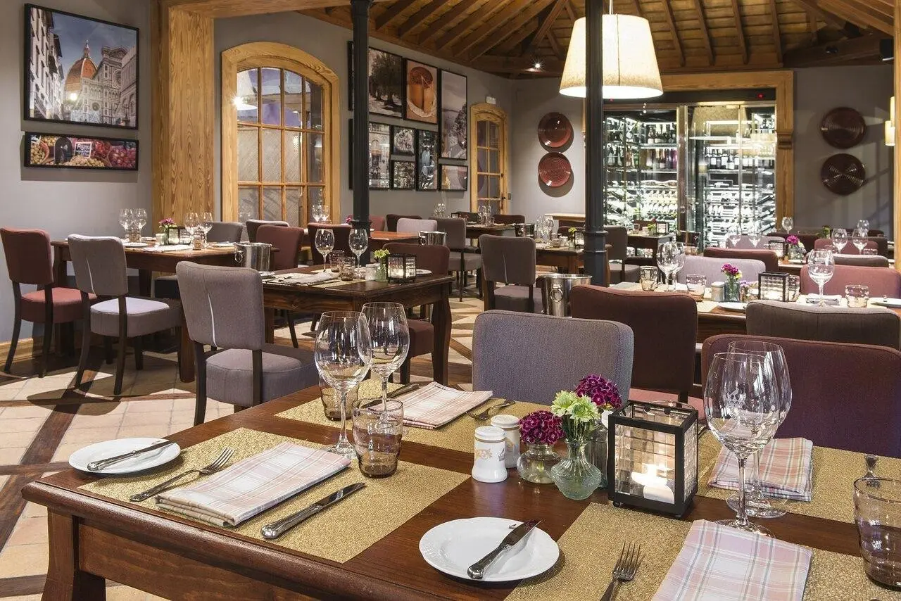Restauracja i jedzenie w hotelu Bahia del Duque