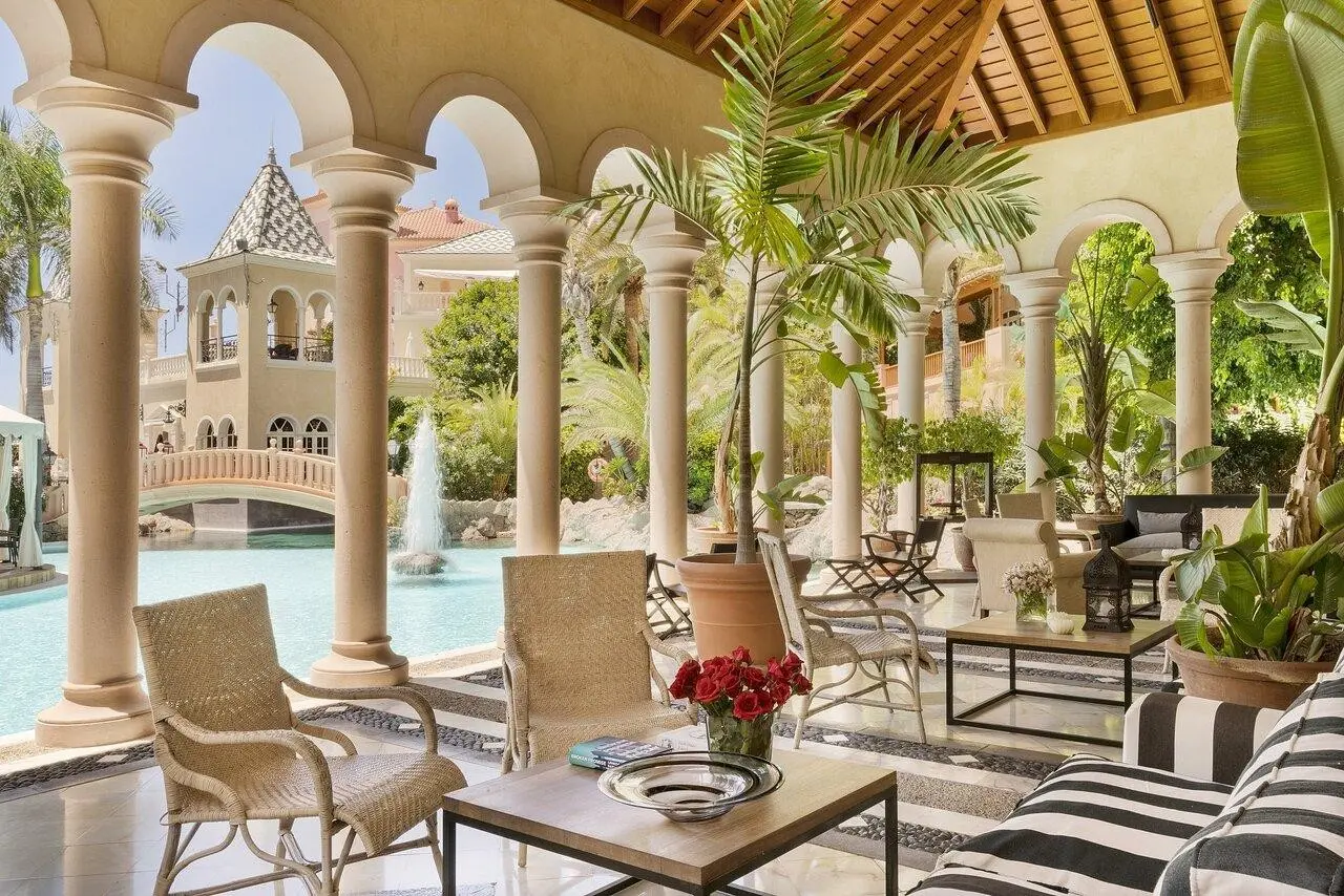Basen w hotelu Bahia del Duque