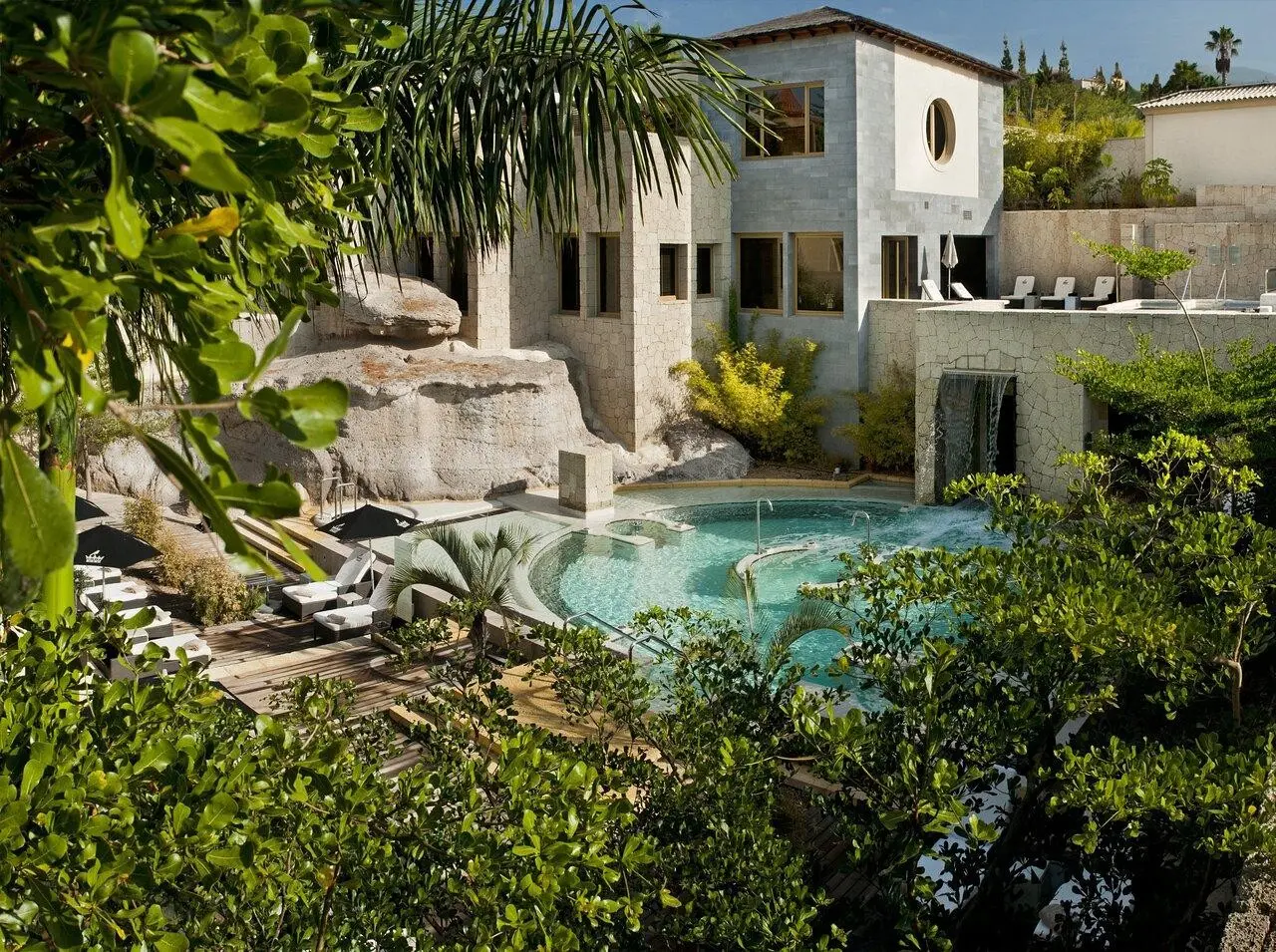 Basen w hotelu Bahia del Duque