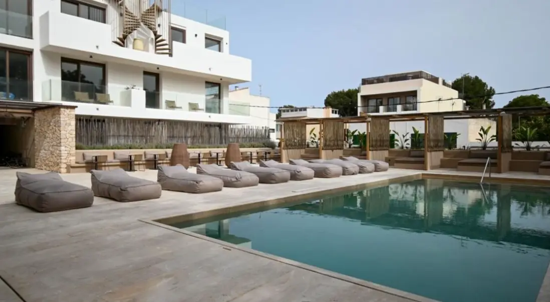 Basen w hotelu Barefoot Hotel Mallorca