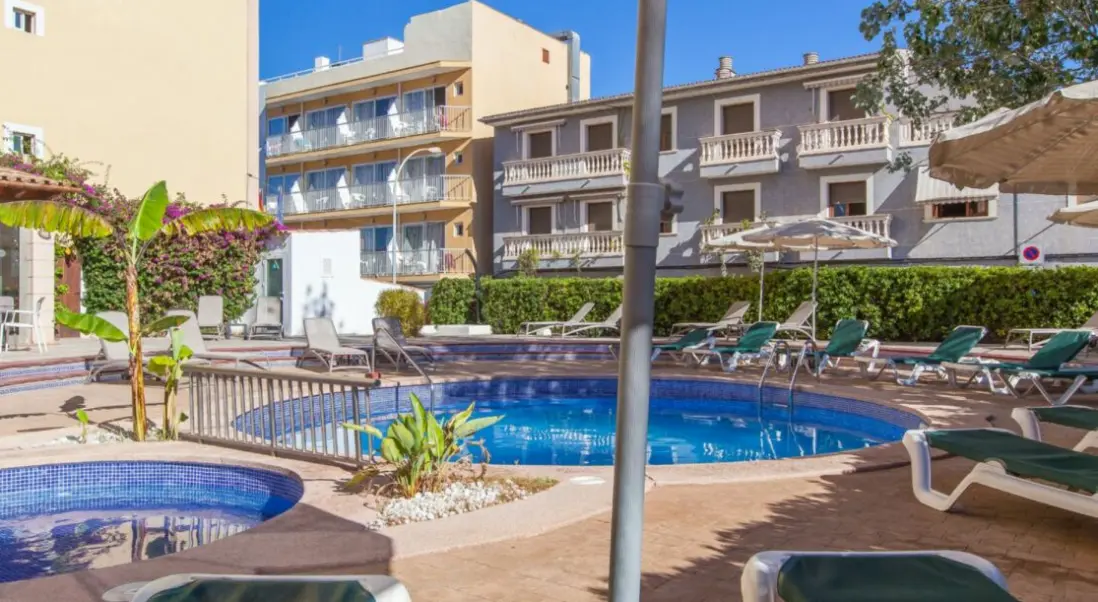 Basen w hotelu Bella Mar