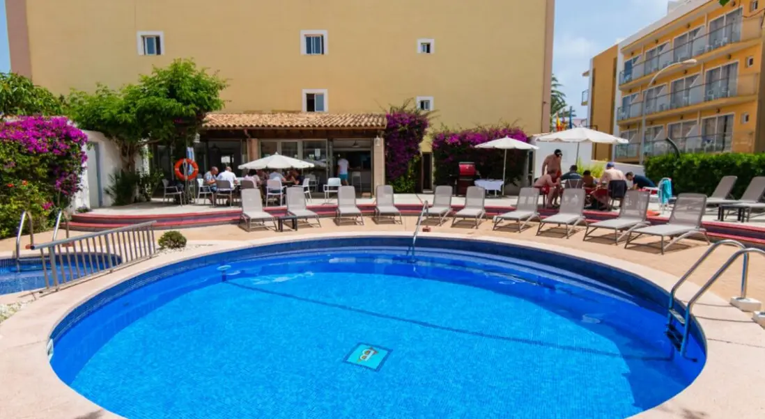 Basen w hotelu Bella Mar
