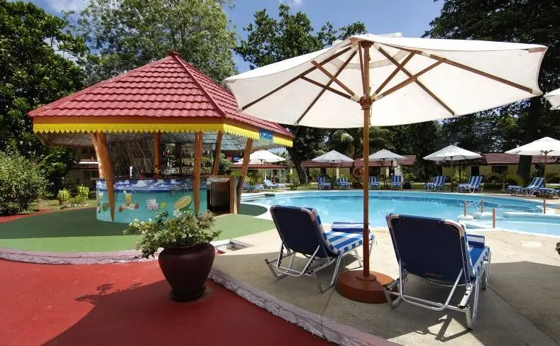 Basen w hotelu Berjaya Praslin Resort