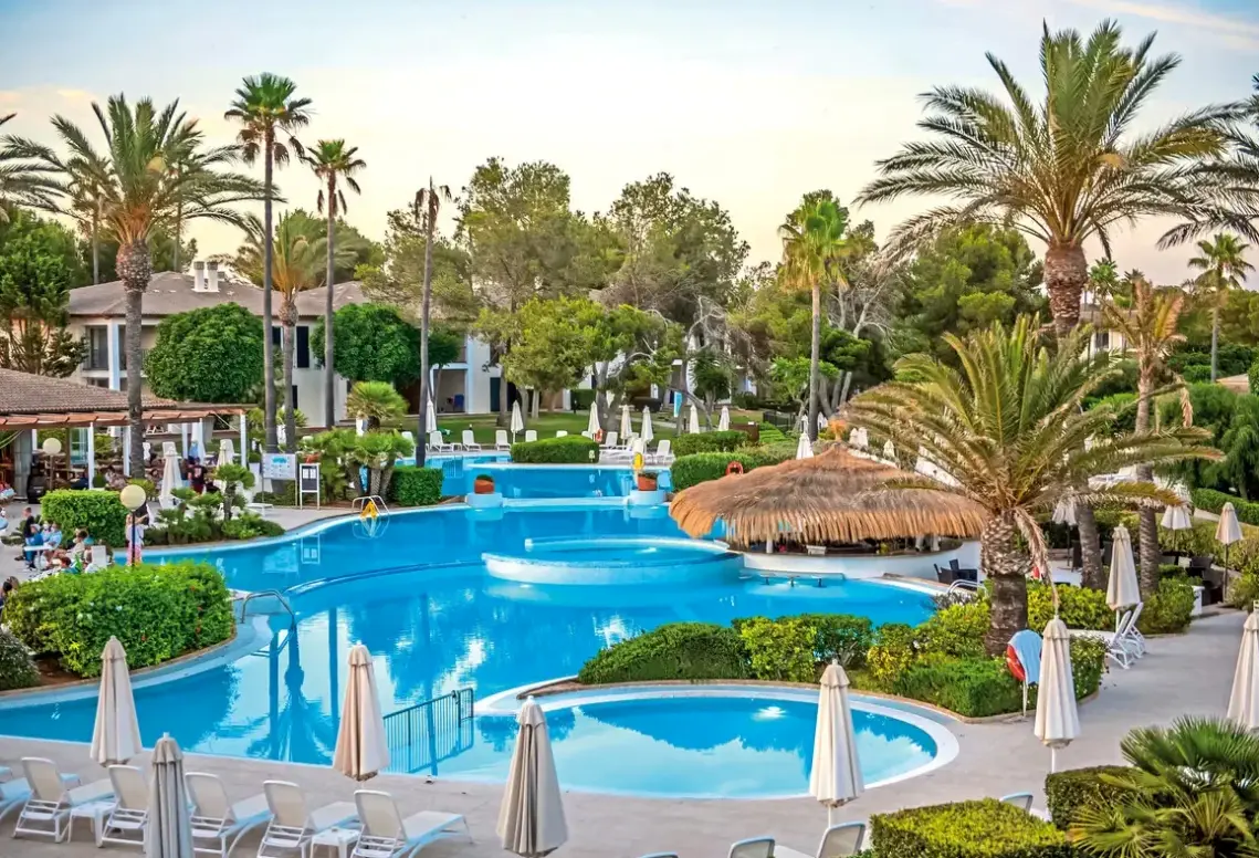 Basen w hotelu Blau Colonia Sant Jordi