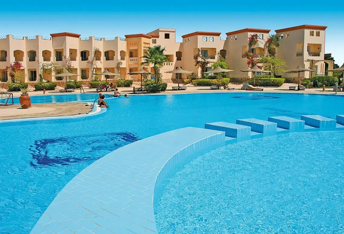 Basen w hotelu Blue Reef Resort