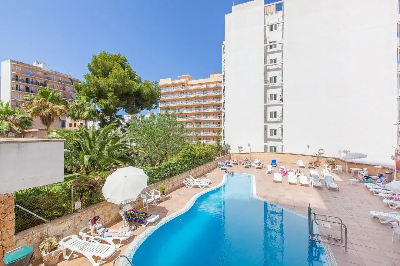 Basen w hotelu Blue Sea Arenal Tower
