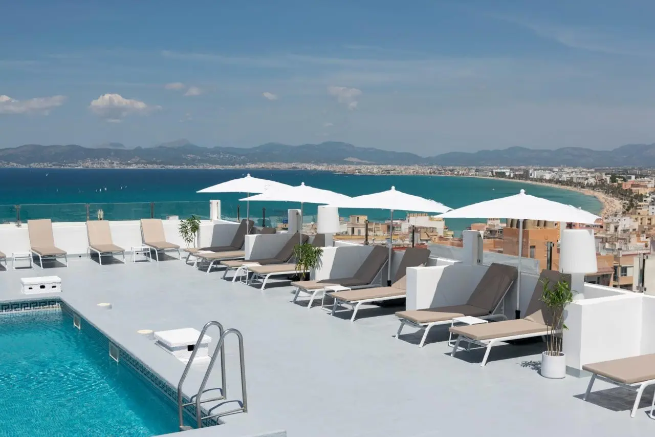 Basen w hotelu Blue Sea Arenal Tower
