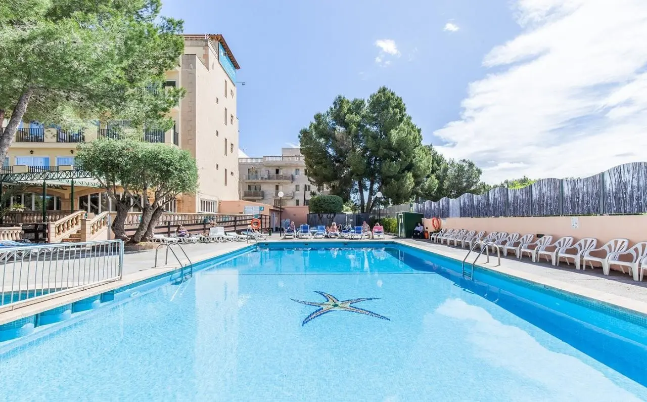 Basen w hotelu Blue Sea Costa Verde