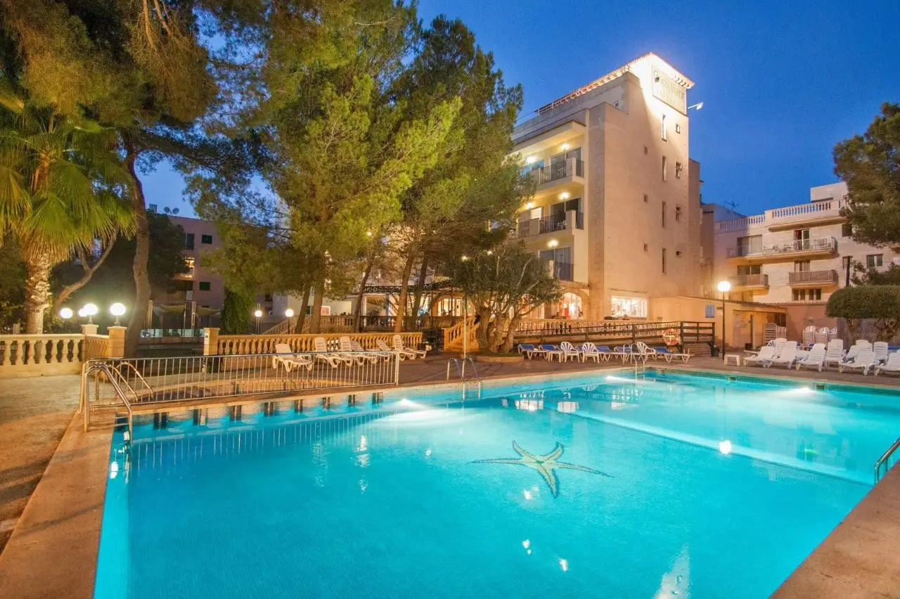 Basen w hotelu Blue Sea Costa Verde