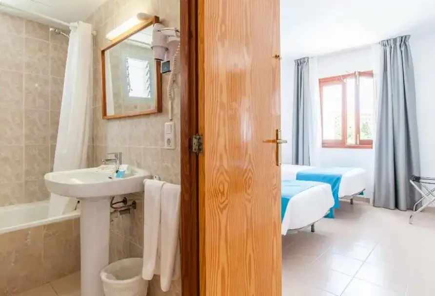 Łazienka w pokoju hotelu Blue Sea Gran Playa