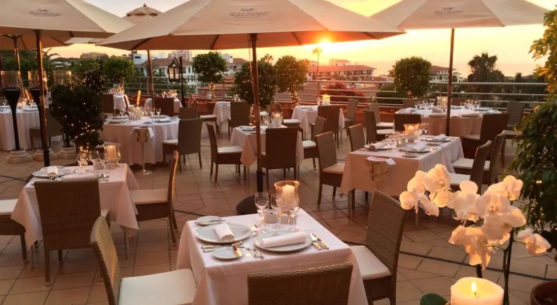 Restauracja i jedzenie w hotelu Botanico & The Oriental Spa Garden