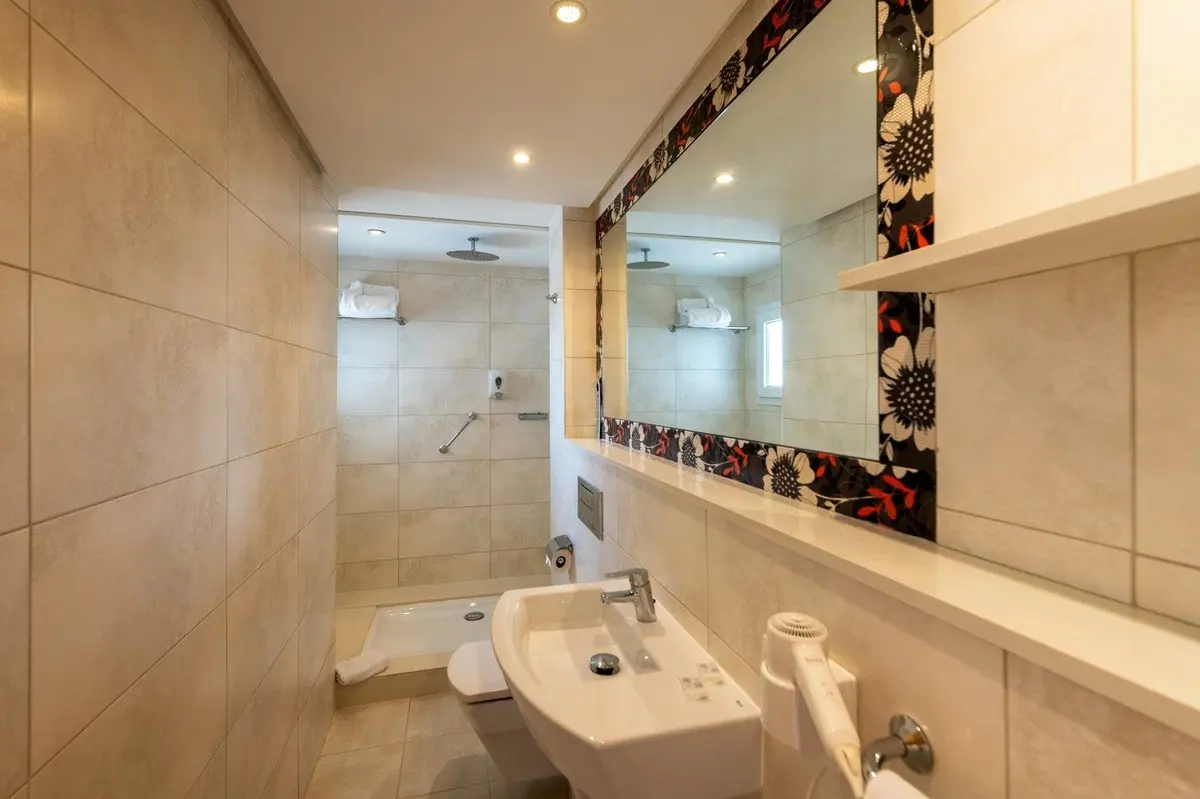 Łazienka w pokoju hotelu Capricho