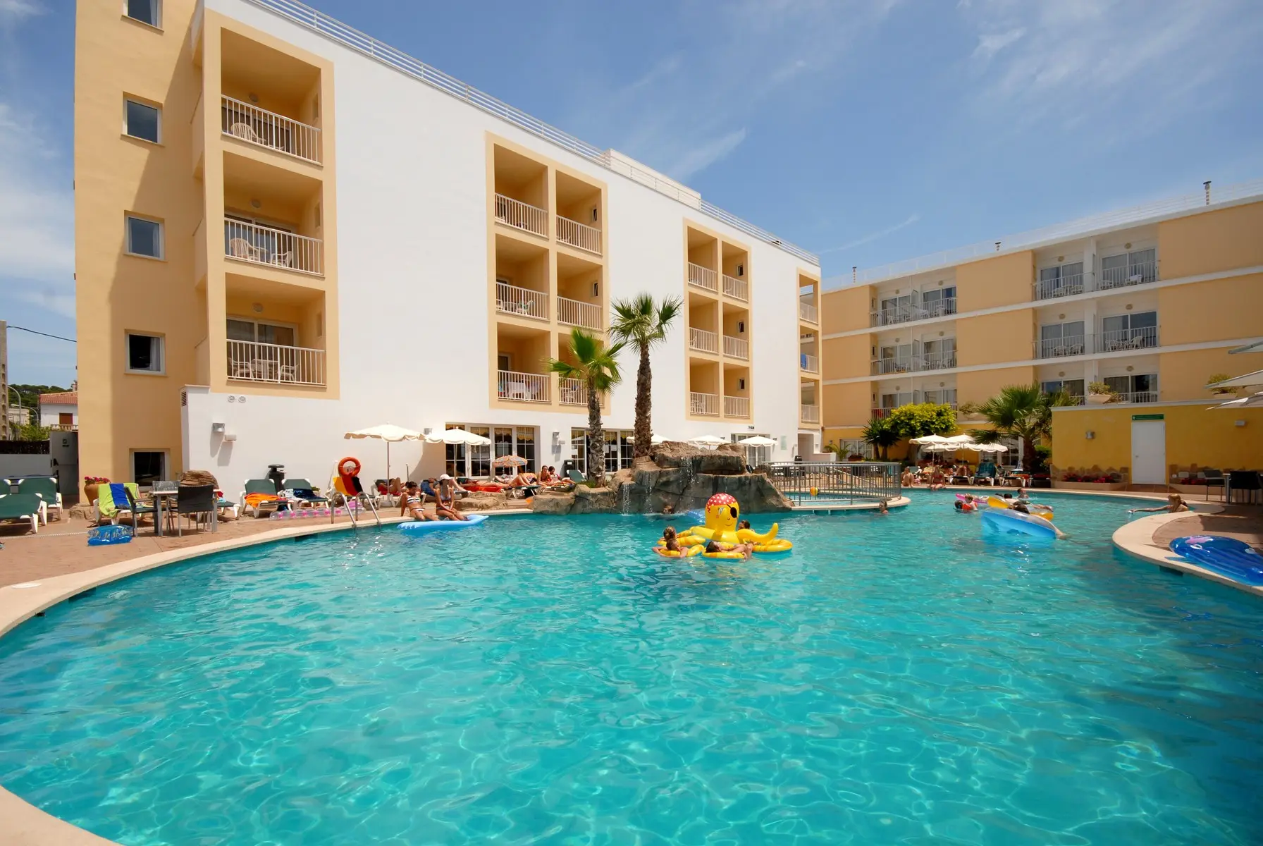 Basen w hotelu Capricho