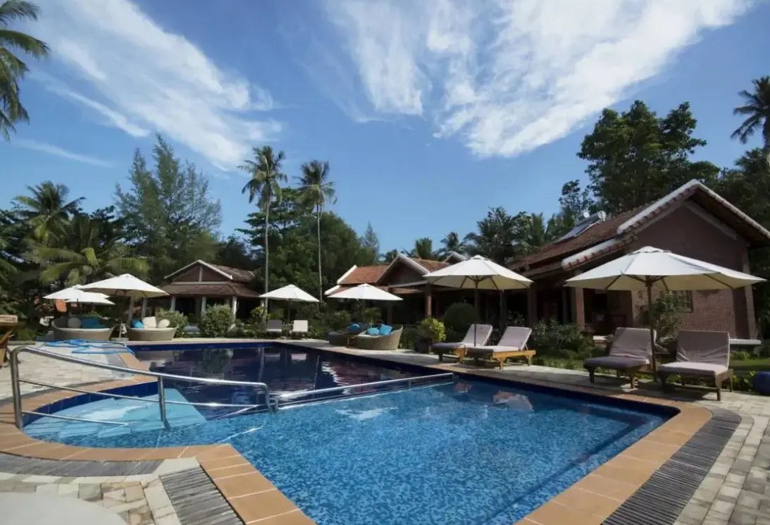 Basen w hotelu Cassia Cottage