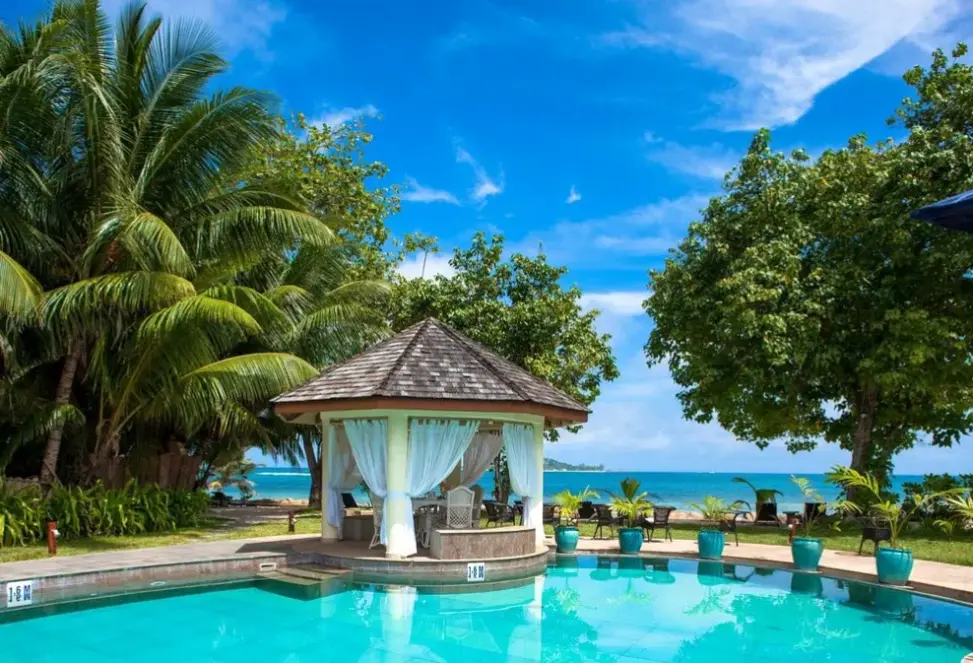 Basen w hotelu Castello Beach Hotel