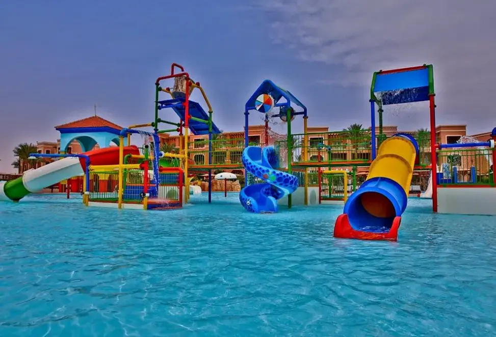 Basen w hotelu Charmillion Club Aqua Park