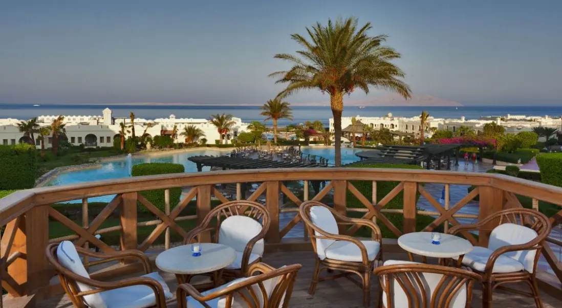 Basen w hotelu Charmillion Life Resort