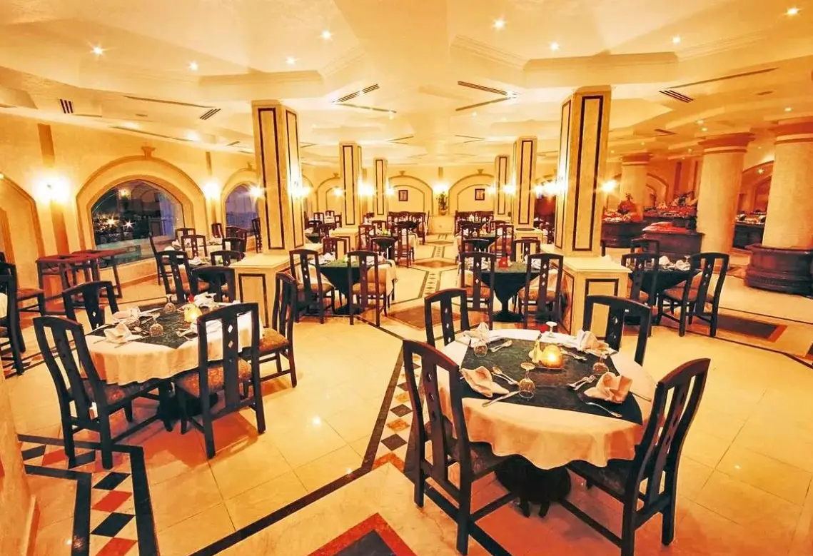 Restauracja i jedzenie w hotelu Coral Hills Resort
