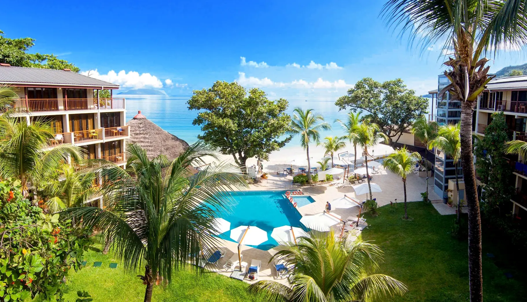 Basen w hotelu Coral Strand Smart Choice Hotel
