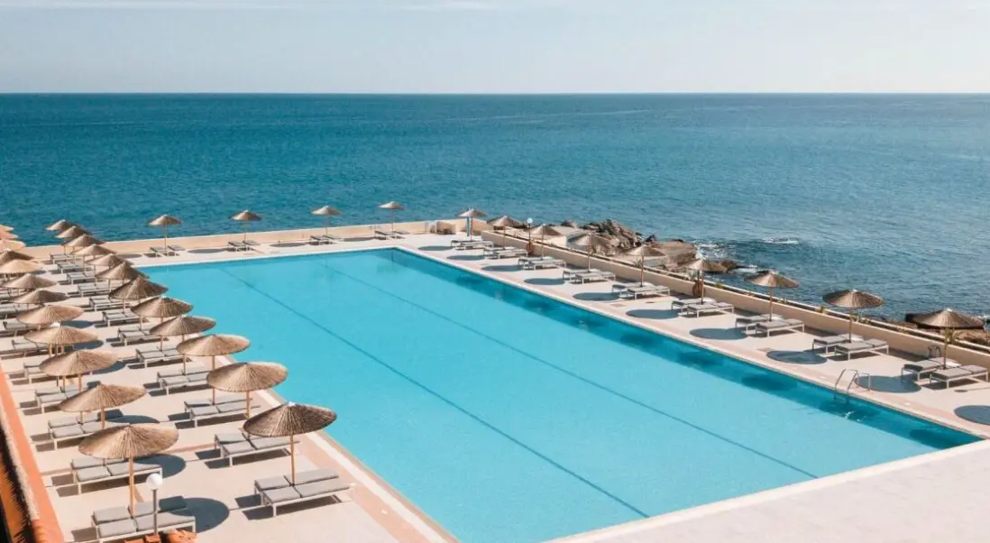 Basen w hotelu Eden Roc