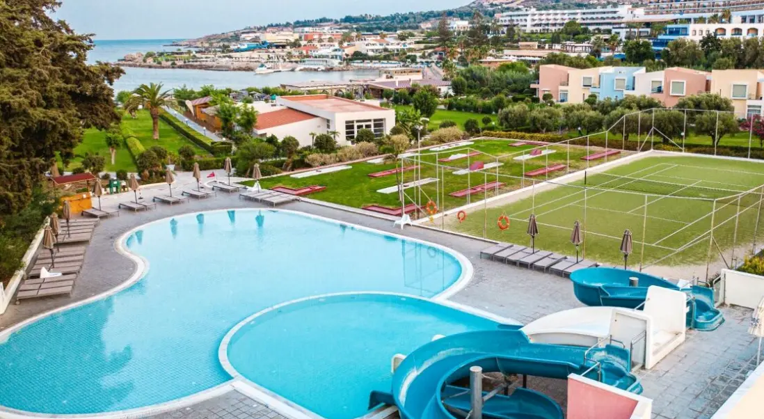 Basen w hotelu Eden Roc