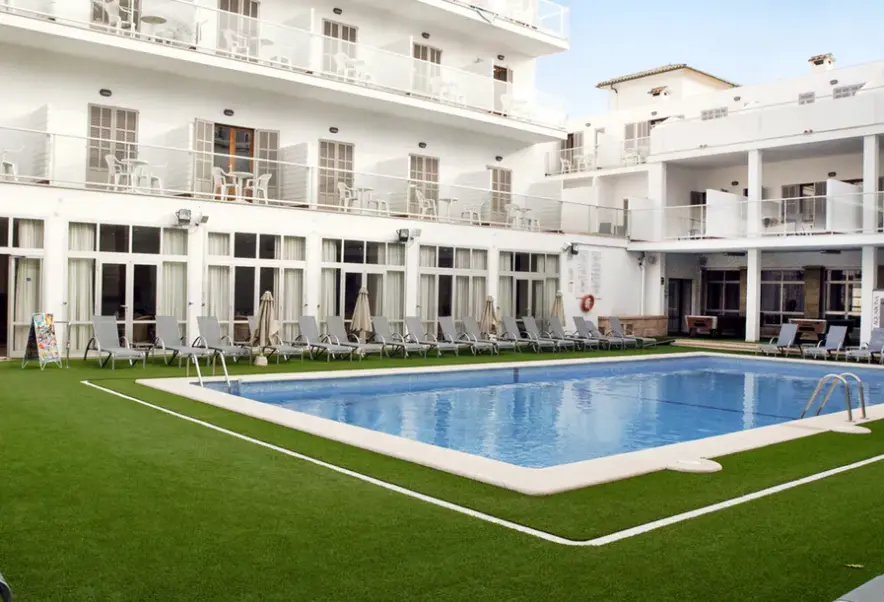 Basen w hotelu Eix Alcudia Hotel