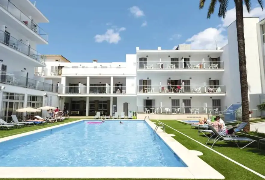 Basen w hotelu Eix Alcudia Hotel