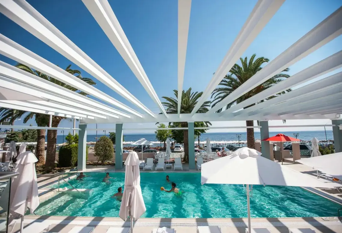 Basen w hotelu Elinotel Sermilia Resort