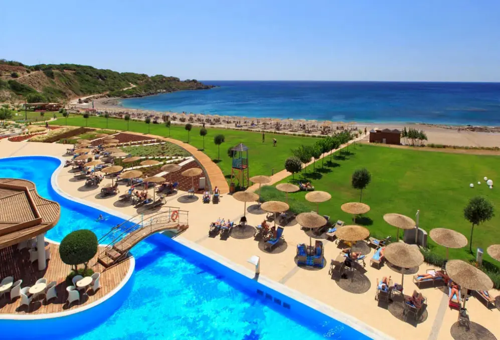 Basen w hotelu Elysium Resort & Spa