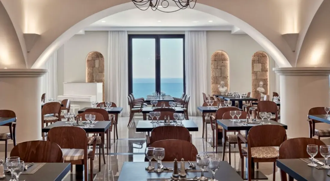 Restauracja i jedzenie w hotelu Esperos Blue Village